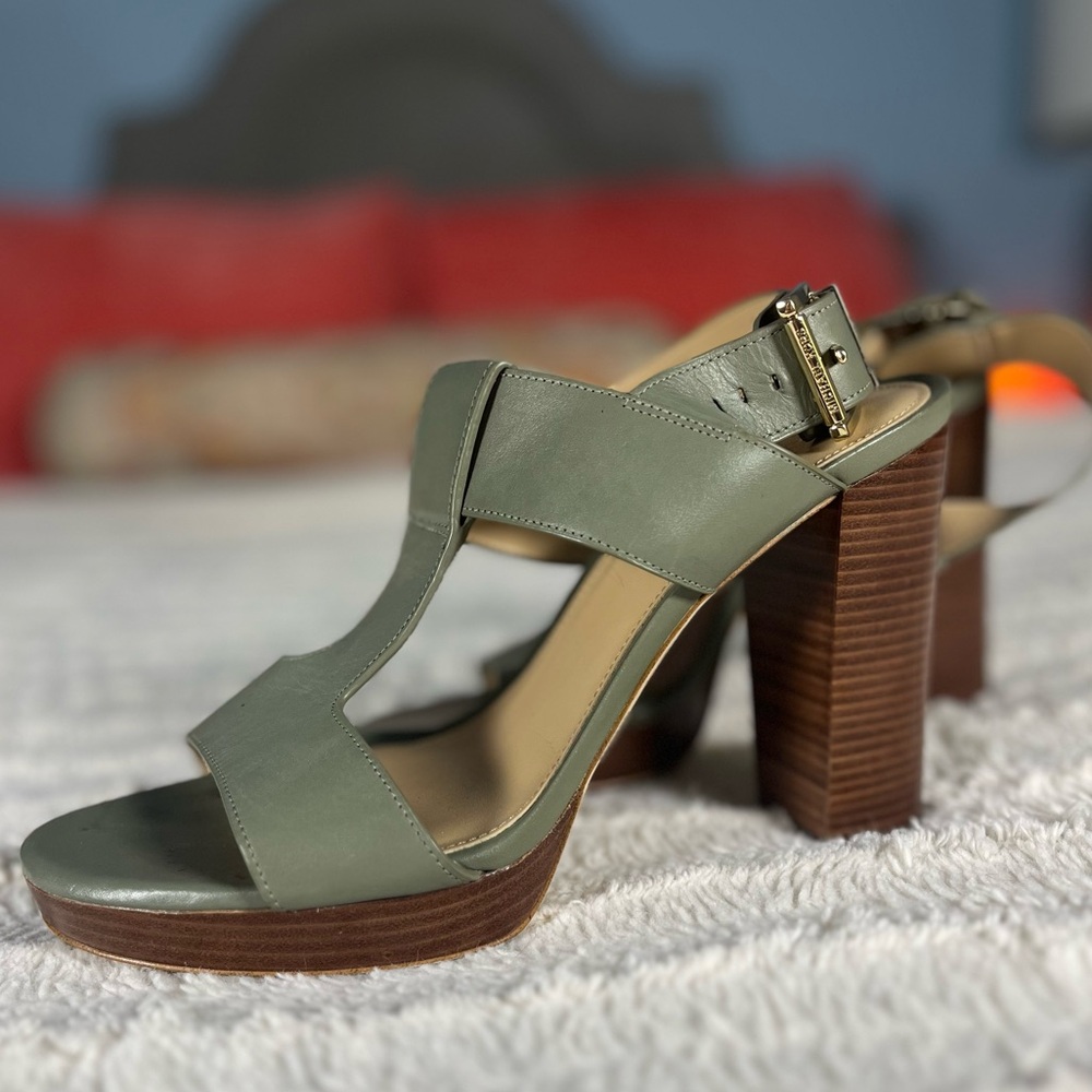 Michael Kors Berkeley Sandals Olive Green Leather Size 9